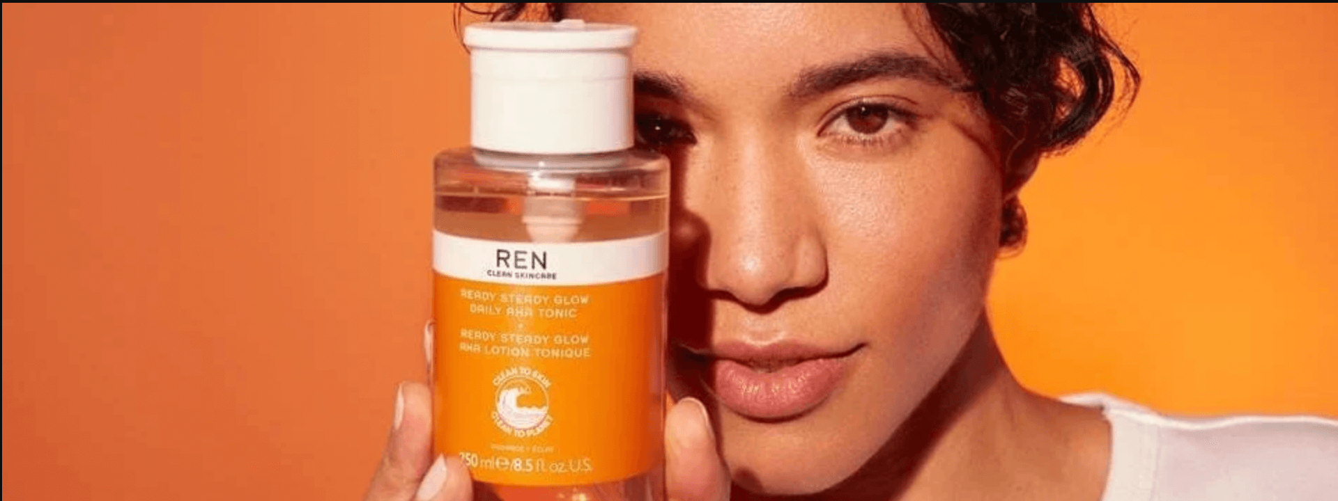 Skinfluencer promoting a product by Ren Skincare.